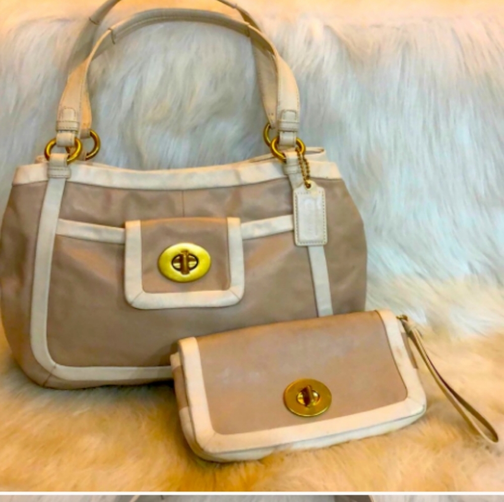 Wow EUC Coach Penolope purse/wallet ser